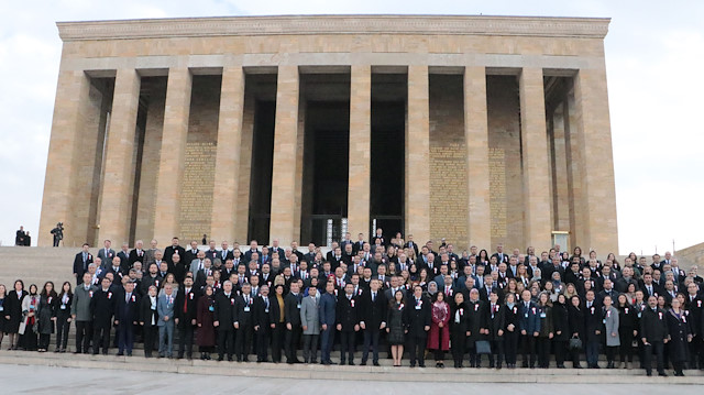 Milli Eğitim Bakanı Selçuk ve 81 ilden gelen öğretmenler Anıtkabir'i ziyaret etti