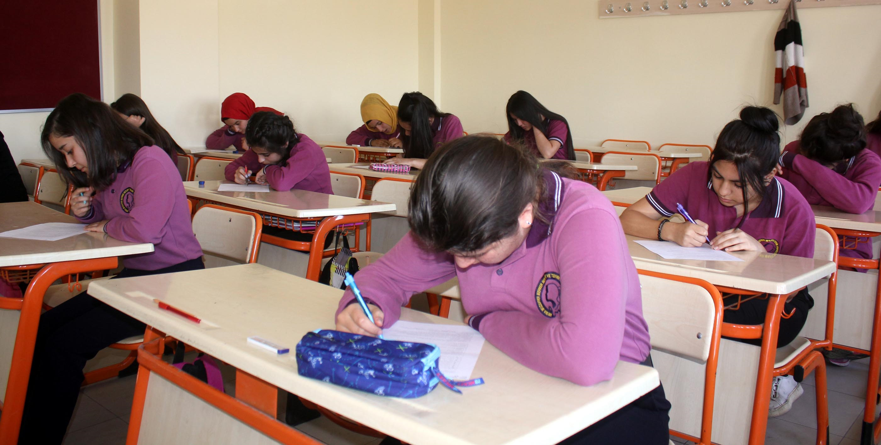 ​Fatma Muzaffer Mermer Mesleki ve Teknik Anadolu Lisesi'nde öğrenciler…