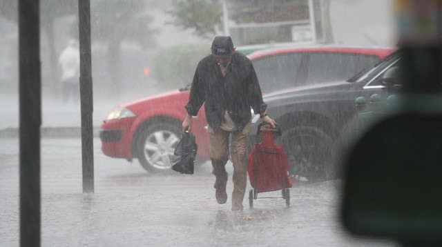 Meteoroloji'den kuvvetli sağanak yağış alarmı: Sıcaklıklar 4 derece…