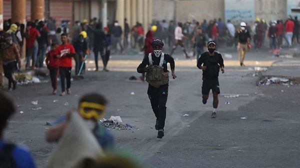 العراق.. محتجون يقطعون طرق رئيسية بين المحافظات الجنوبية