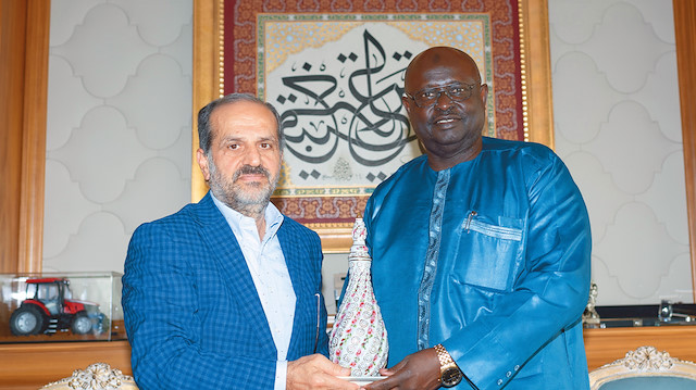 Gambiya'dan Albayrak'a davet