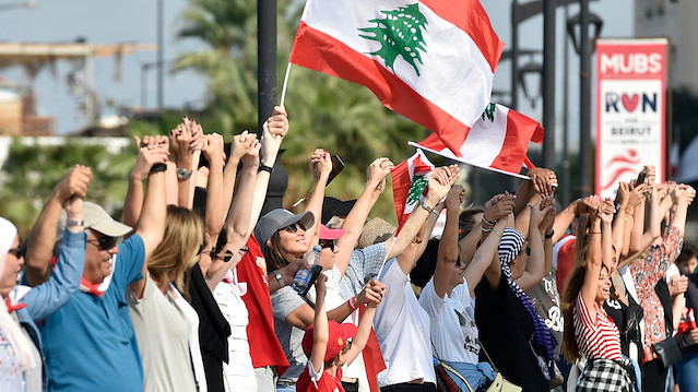 7 soruda Lübnan'daki kitlesel gösteriler: Ülkedeki siyasi ve dini kesimlerin tepkileri ne oldu?