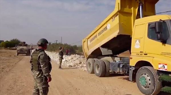 Turkey rebuilding roads in northern Syria