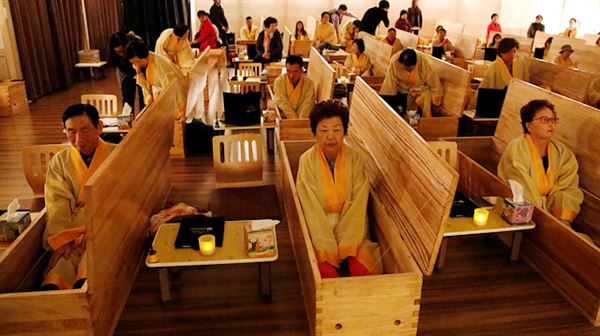 Dying for a better life: South Koreans fake their funerals for life…