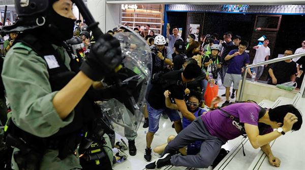 Bloody Hong Kong shopping mall clash wounds several