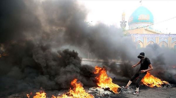 لليوم الثاني على التوالي.. متظاهرون يحاصرون قنصلية إيران بكربلاء