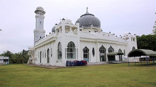 Turkish mosque stands after 2004 tsunami in Indonesia