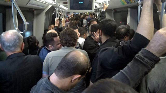 Metrobüste zorlu akşam yolculuğu: Sorun çözülemiyor