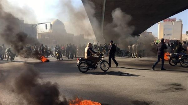 مقتل شرطي خلال 'احتجاجات الوقود' في كرمنشاه الإيرانية