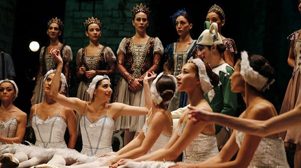 Turkish ballet dancer to train young dancers in France