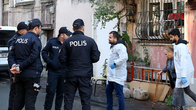 İstanbul'da emekli başkomiser kızını uyurken başından vurarak öldürdü