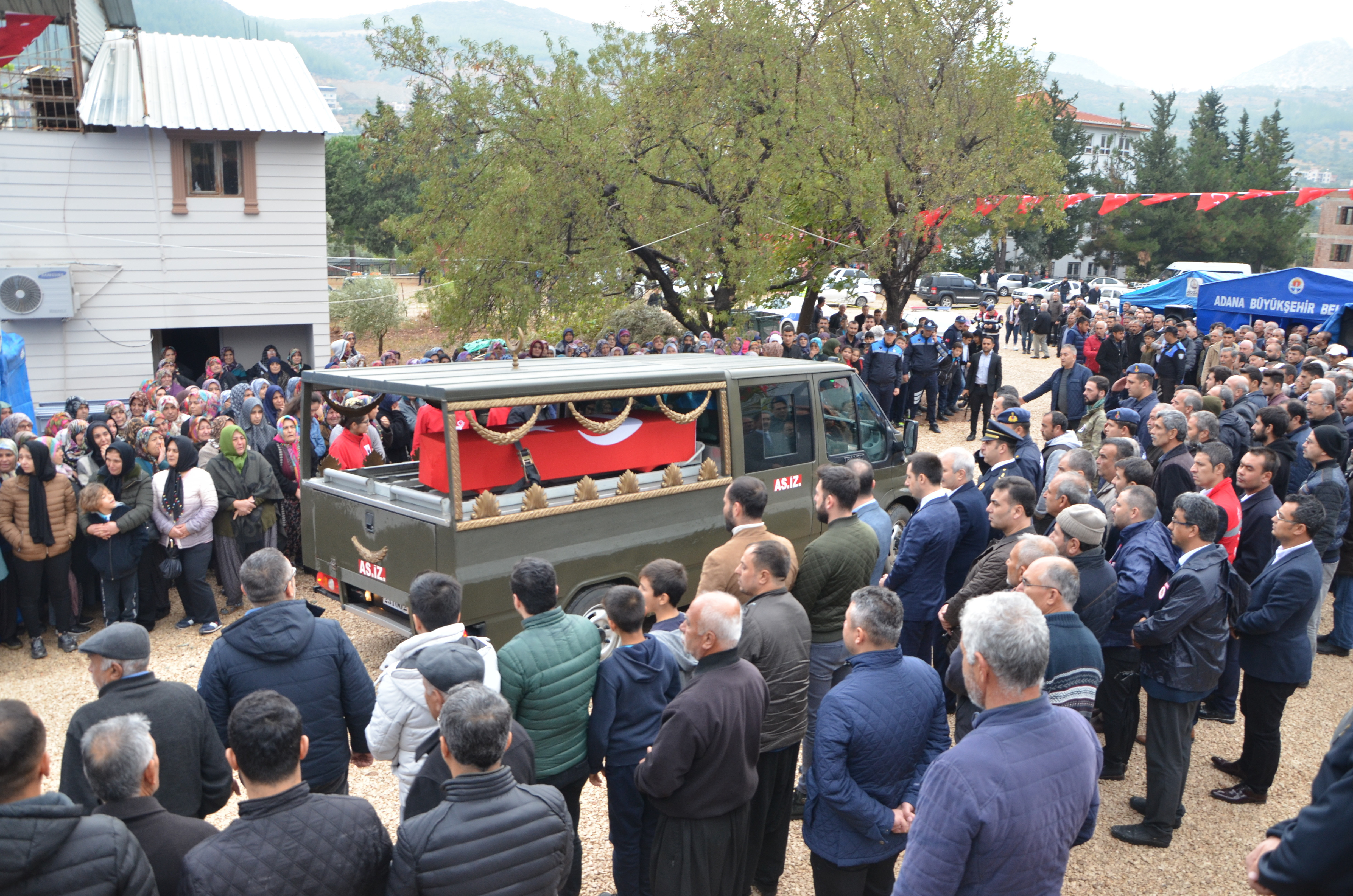 Yıldırım düşmesi sonucu şehit olan asker Adana'da son yolculuğa…