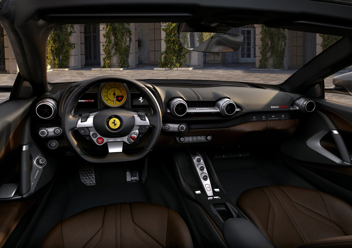 ​Dünyanın en güçlü üstü açık otomobili: ​Ferrari 812 GTS