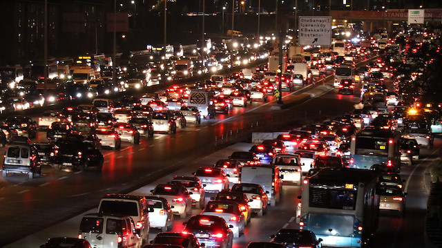 İstanbul'da trafik durma noktasına geldi: Yoğunluk yüzde 76'ya ulaştı