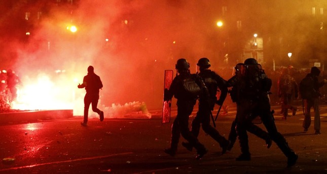 فرنسا.. احتجاجات وإضرابات عمالية تشل الحياة في عدة مدن