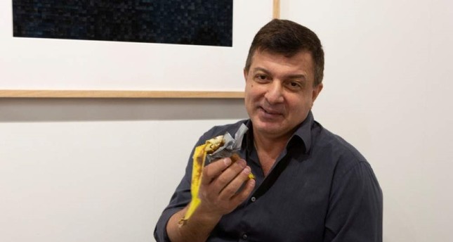Man eats art piece, a banana taped to wall, that sold for $120,000
