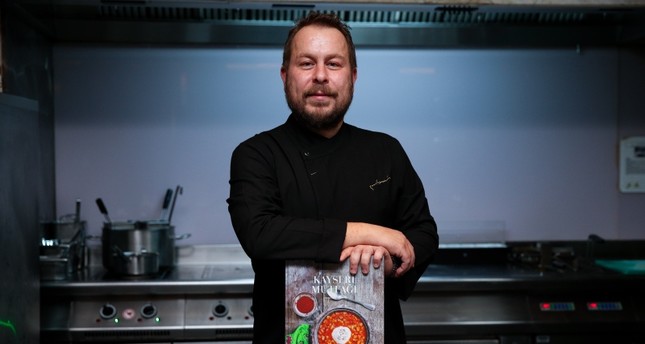 طاه تركي يفوز بجائزة الأوسكار العالمية عن كتابه في “فن الطبخ”