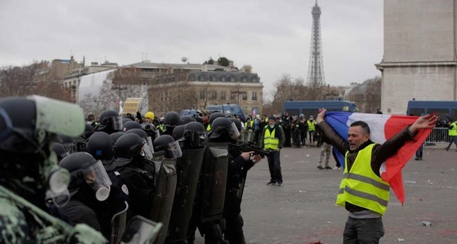 French government struggles to contain second winter of discontent