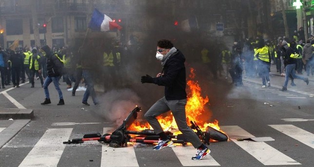 France braces for more strikes against Macron's plans