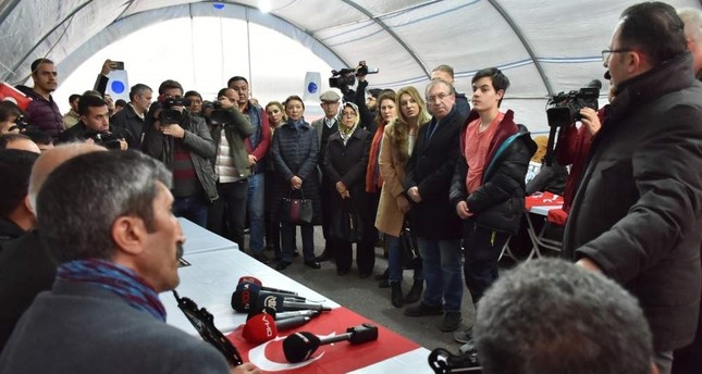 Ambassadors visit mothers protesting PKK in front of HDP HQ in SE Turkey