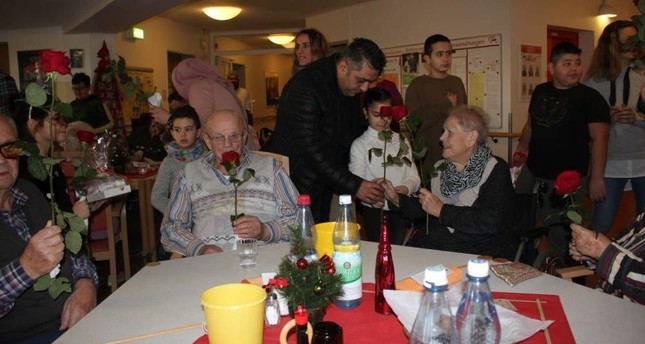 Turkish students in Germany visit nursing home over Christmas