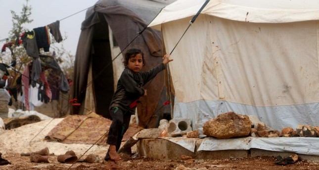 Displaced Idlib locals suffer from hunger, cold