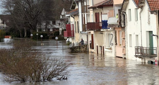 Storms kill two in France, thousands out of power