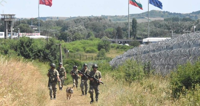 Police detain 2 FETÖ suspects on Turkey-Greece border