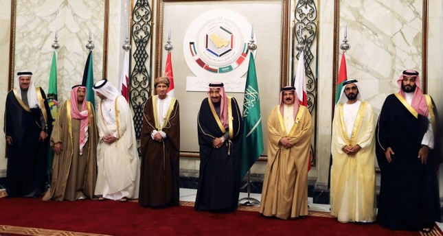 القمة الخليجية تدعو للتعاون مع الدول “الصديقة والشقيقة” لمواجهة أي تهديد عسكري