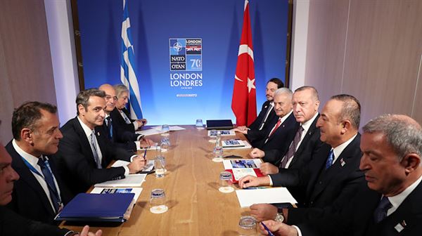 وسط توترات.. أردوغان يلتقي رئيس الوزراء اليوناني على هامش قمة الناتو