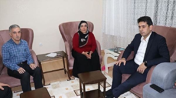 Parents meet with their PKK-linked son after surrender