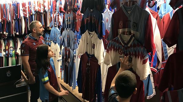 Passionate Turkish football fan sets up museum in his house