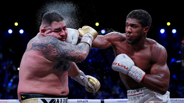 Anthony Joshua kemerlerini geri aldı