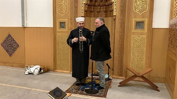 مستشار المغني البريطاني 'يوسف إسلام' يعلن إسلامه بمسجد 'كامبريدج'