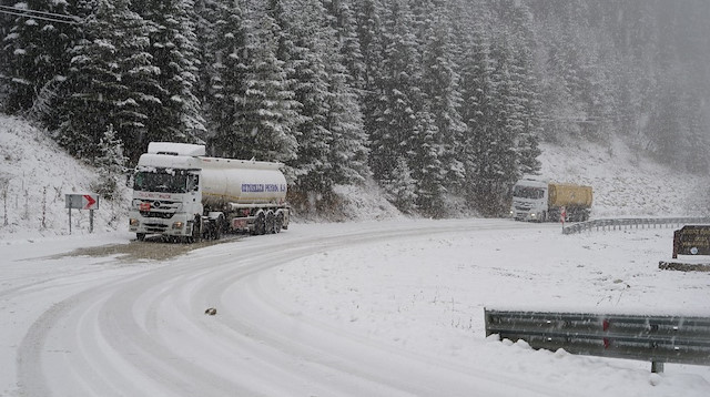 Meteoroloji'den sağanak ve kar uyarısı: Marmara ısınacak Doğu donacak