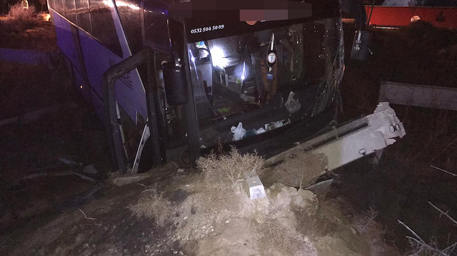 Bursasporlu taraftarları taşıyan otobüs kaza yaptı: 19 yaralı