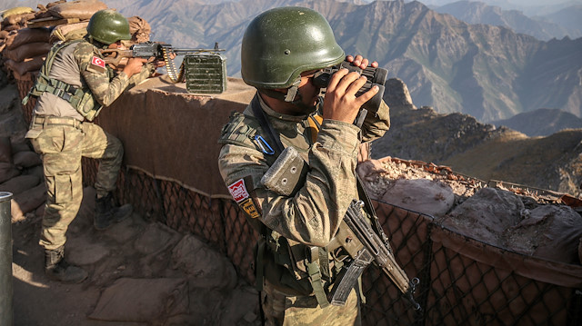 Hakkari'de PKK'lı terörist teslim oldu