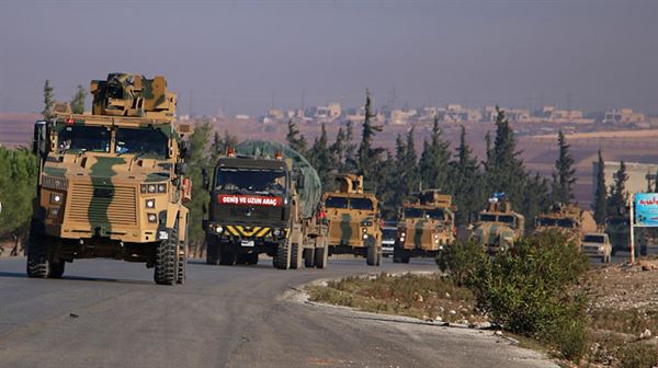 تركيا ترسل تعزيزات كبيرة إلى نقاط المراقبة في 'إدلب'
