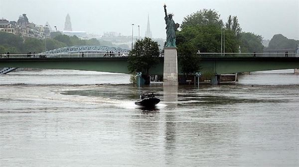 مصرع 5 في فيضانات جنوبي فرنسا
