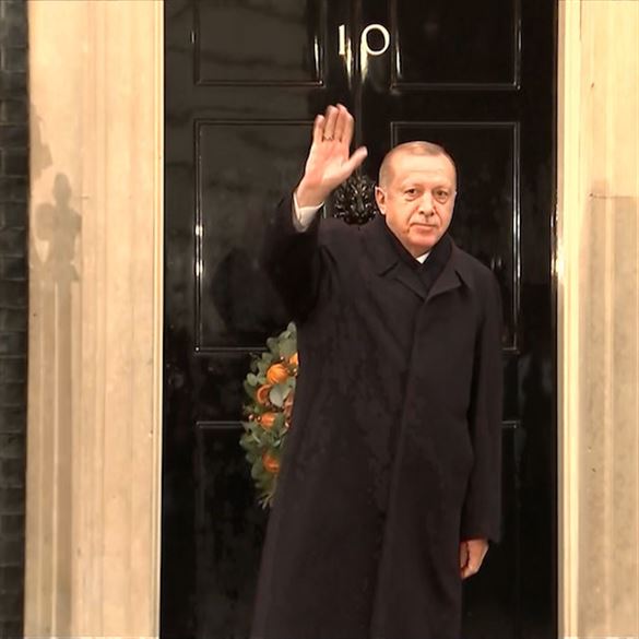 Cumhurbaşkanı Erdoğan Dörtlü Zirve’ye katılmak üzere Downing Street’e geldi