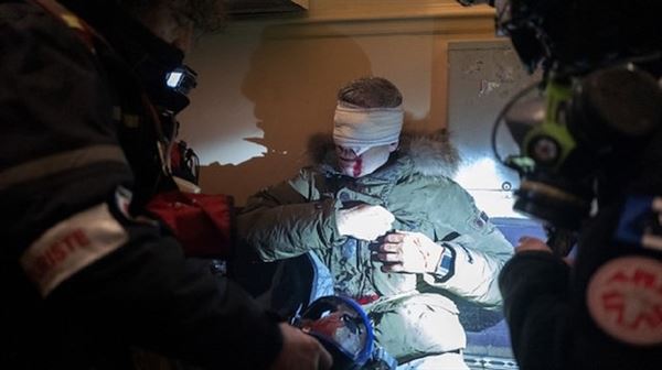مسعف فرنسي: قنبلة بلاستيكية للشرطة أصابت عين مصور 'الأناضول'
