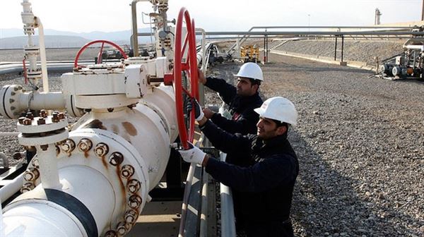 Iraq's Kurdish region to hand over oil to Baghdad