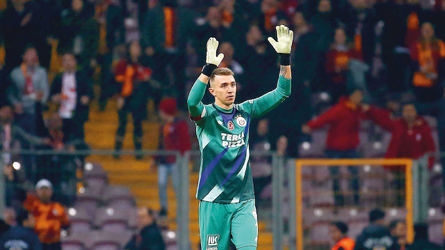 Cimbom Muslera’ya duacı